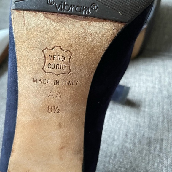 Donna Karan Blue suede upper pumps with Vibram sole 8.5 - Picture 5 of 7